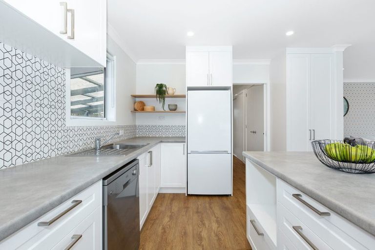 Photo of property in 5 Kaituna Street, Waitangirua, Porirua, 5024