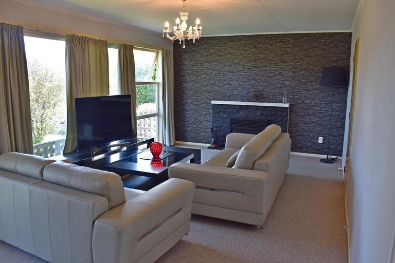 Photo of property in 12 Fisher Place, Carterton, 5713