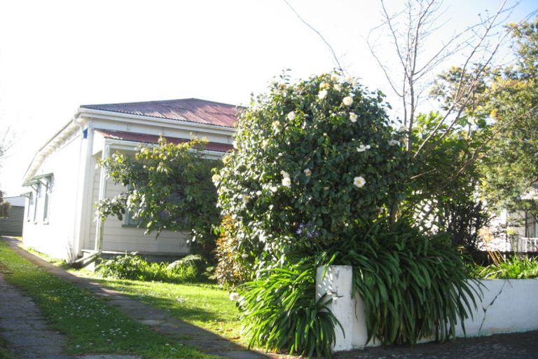 Photo of property in 215 College Street, West End, Palmerston North, 4412