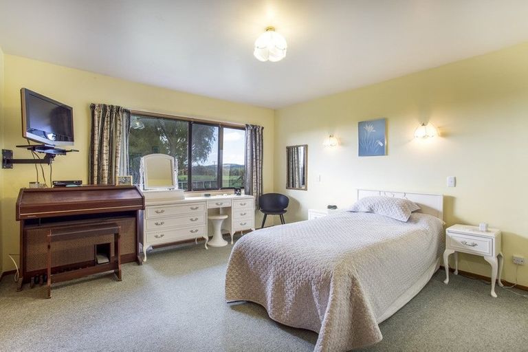 Photo of property in 11 Pengelly Place, Parakai, 0830