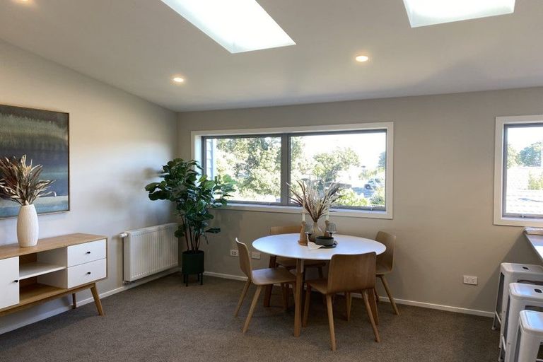 Photo of property in 2/7 Grays Road, Plimmerton, Porirua, 5026