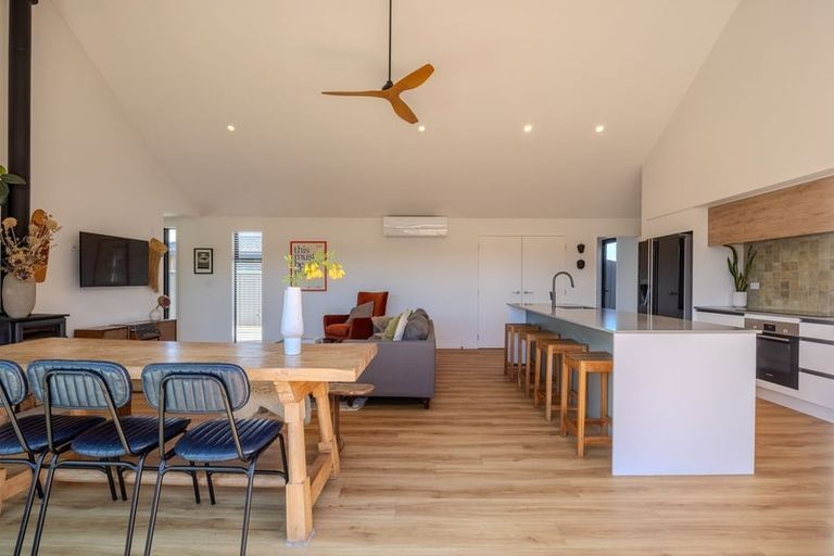 Photo of property in 8 Longview Drive, Lake Hawea, 9382