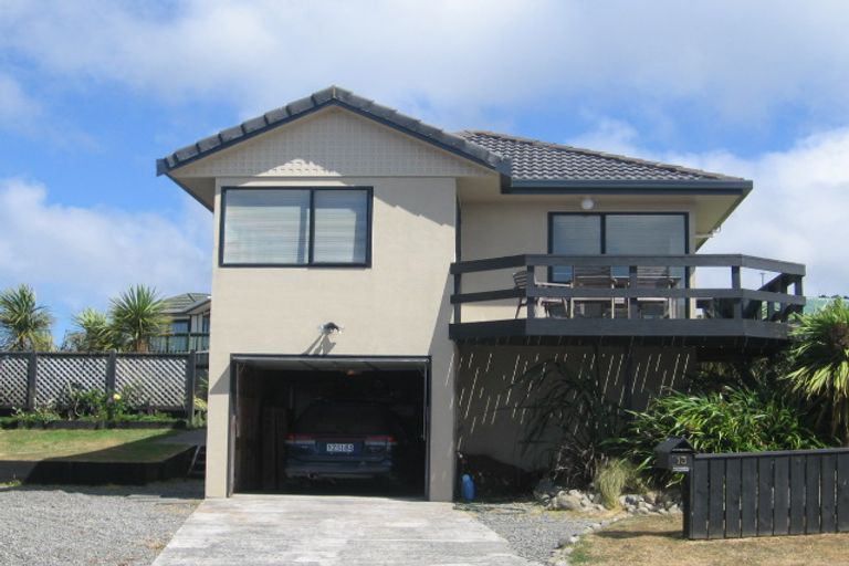 Photo of property in 13 Ashton Fitchett Drive, Brooklyn, Wellington, 6021