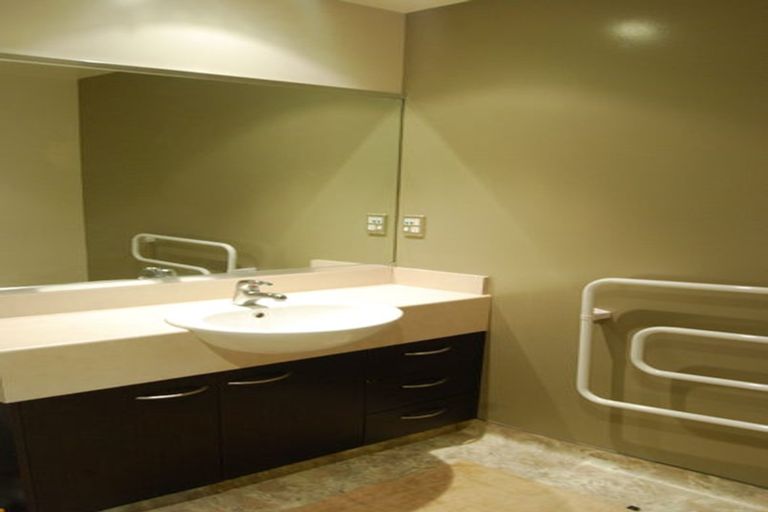 Photo of property in St Peters Apartments, 8c/192 Willis Street, Te Aro, Wellington, 6011