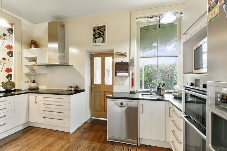 Photo of property in 16a Hadfield Terrace, Kelburn, Wellington, 6012