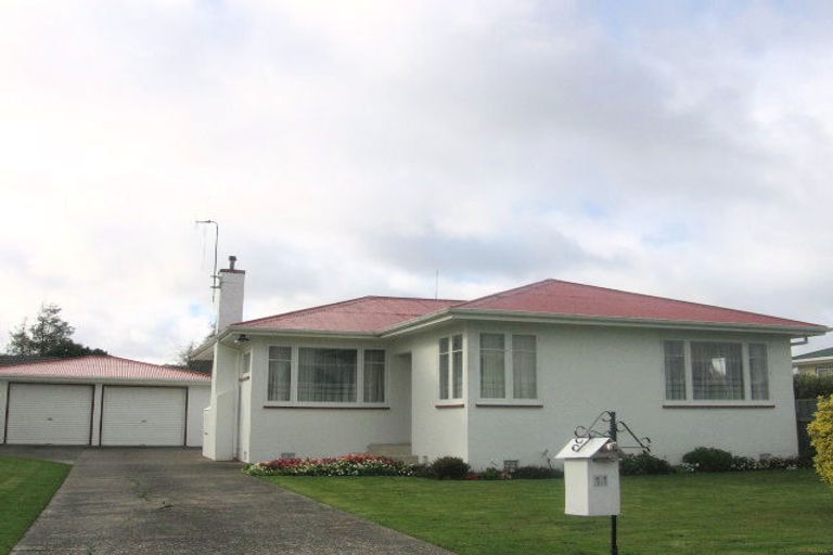 Photo of property in 11 Gloucester Street, Takaro, Palmerston North, 4412
