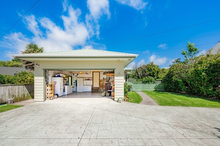 Photo of property in 9 Hurworth Grove, Waikanae, 5036