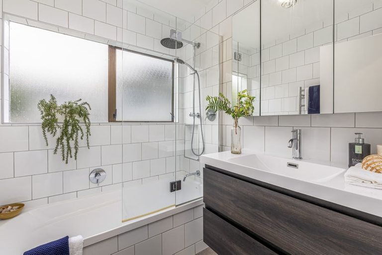 Photo of property in 14 Packham Place, Beach Haven, Auckland, 0626