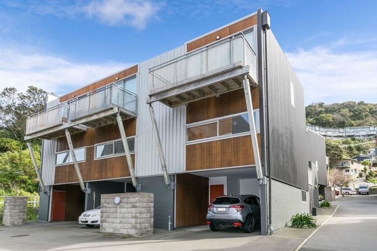 Photo of property in 20/2 Onslow Road, Khandallah, Wellington, 6035