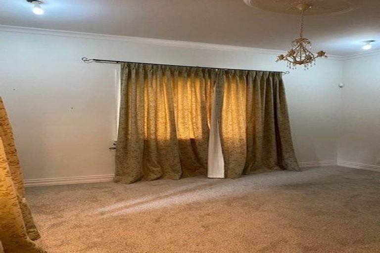 Photo of property in 33 Glencoe Road, Browns Bay, Auckland, 0630