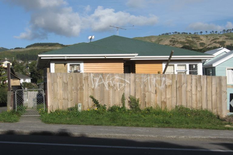 Photo of property in 184 Mungavin Avenue, Cannons Creek, Porirua, 5024