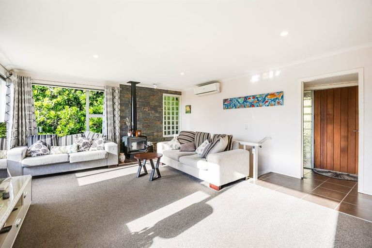 Photo of property in 1135 Scenic Drive North, Swanson, Auckland, 0816