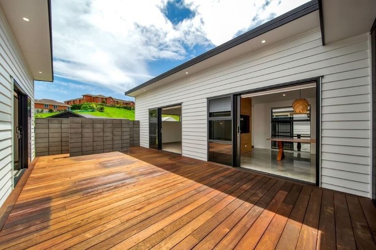 Photo of property in 41 Cyrus Street, Whalers Gate, New Plymouth, 4310