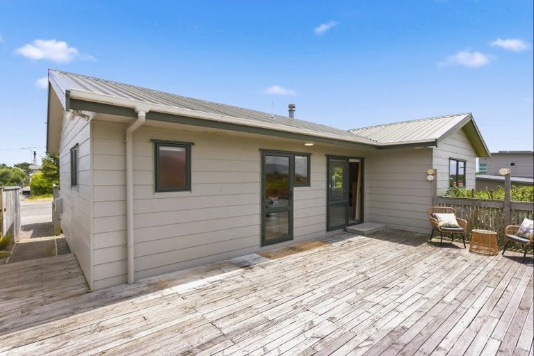 Photo of property in 130 Renown Road, Raumati South, Paraparaumu, 5032