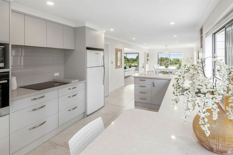 Photo of property in 19 Copperfield Terrace, Mellons Bay, Auckland, 2014