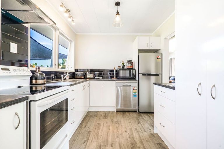 Photo of property in 11 Marion Place, Deanwell, Hamilton, 3206