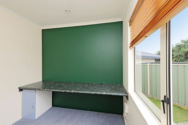 Photo of property in 17 Chelsea Drive, Taradale, Napier, 4112