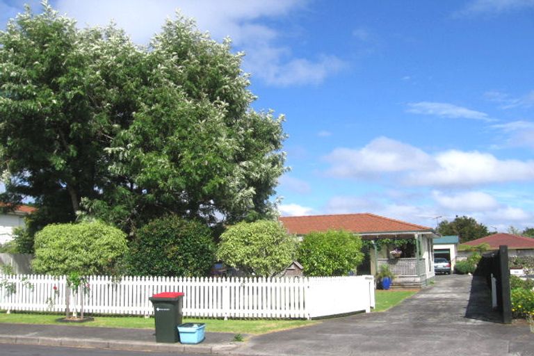 Photo of property in 17 Motu Place, Mount Wellington, Auckland, 1060