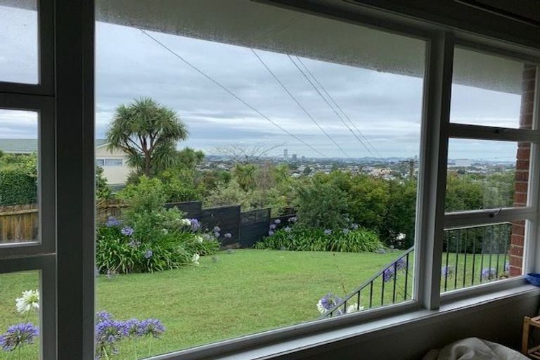 Photo of property in 2/4 Dewsbury Terrace, Castor Bay, Auckland, 0620