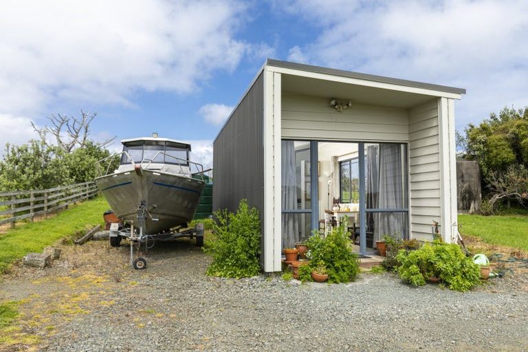 Photo of property in 512 Oaia Road, Muriwai, 0881