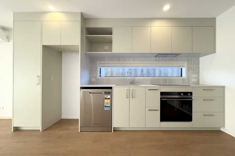 Photo of property in 2/51 Yeovil Road, Te Atatu Peninsula, Auckland, 0610