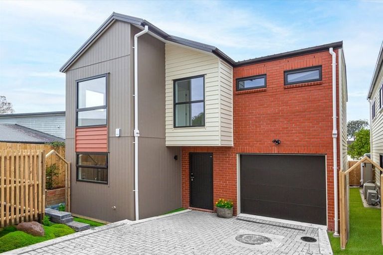 Photo of property in 41 Golf Road, New Lynn, Auckland, 0600