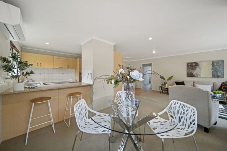 Photo of property in 42a Lisa Rise, Half Moon Bay, Auckland, 2012