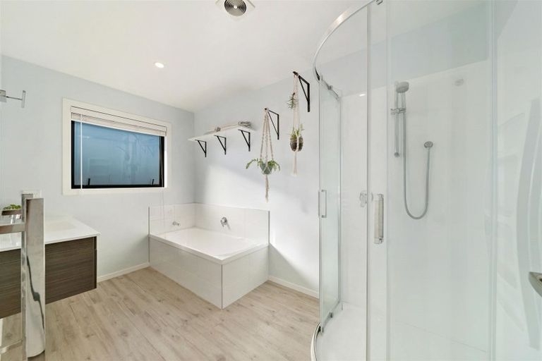 Photo of property in 60 Sherwin Avenue, Albert Town, Wanaka, 9305