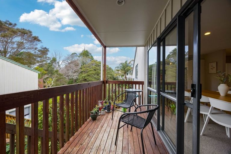 Photo of property in 10b Elliston Crescent, Stanmore Bay, Whangaparaoa, 0932
