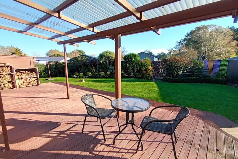 Photo of property in 1 Hughan Place, Carterton, 5713