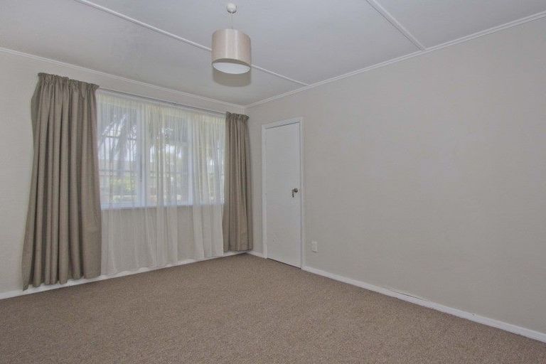 Photo of property in 200 Waddington Drive, Naenae, Lower Hutt, 5011