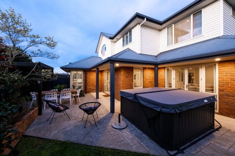 Photo of property in 1 Oaktree Lane, Bishopdale, Christchurch, 8053