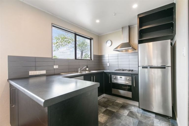 Photo of property in 2/9 Dalmatia Place, Henderson, Auckland, 0612