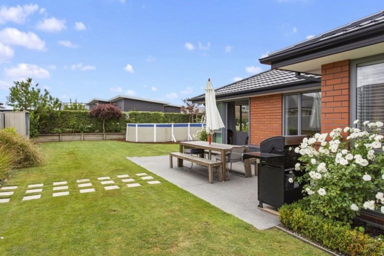 Photo of property in 35 Sequoia Way, Rangiora, 7400