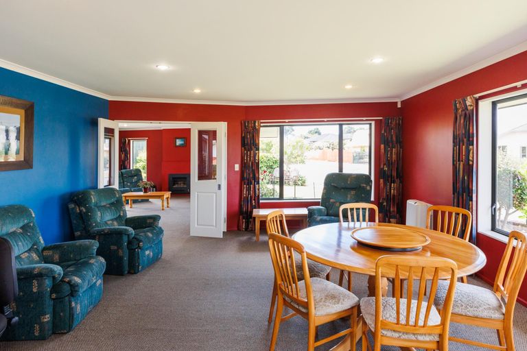 Photo of property in 2 Masefield Terrace, Kelvin Grove, Palmerston North, 4414