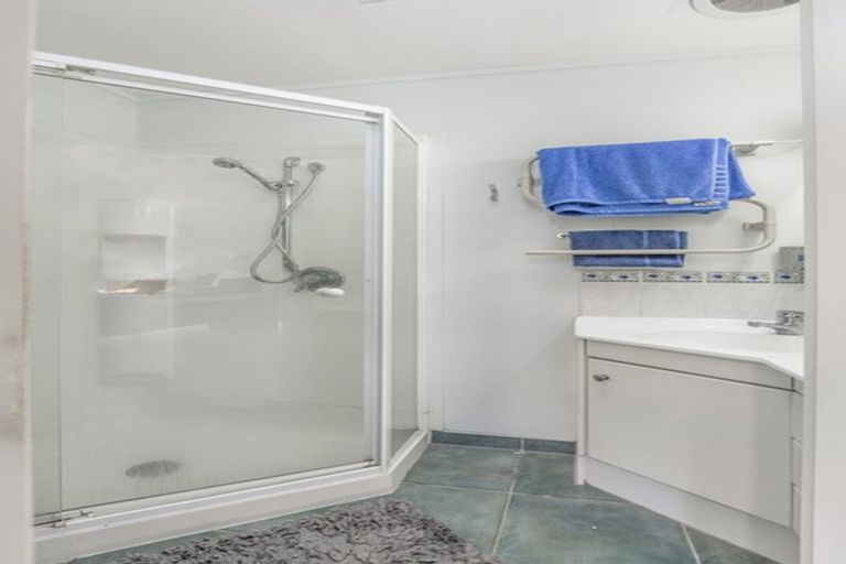 Photo of property in 15e Puriri Avenue, Orewa, 0931