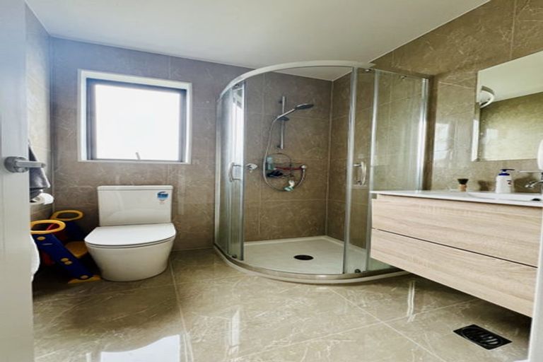 Photo of property in 11e Mandarin Place, Half Moon Bay, Auckland, 2012