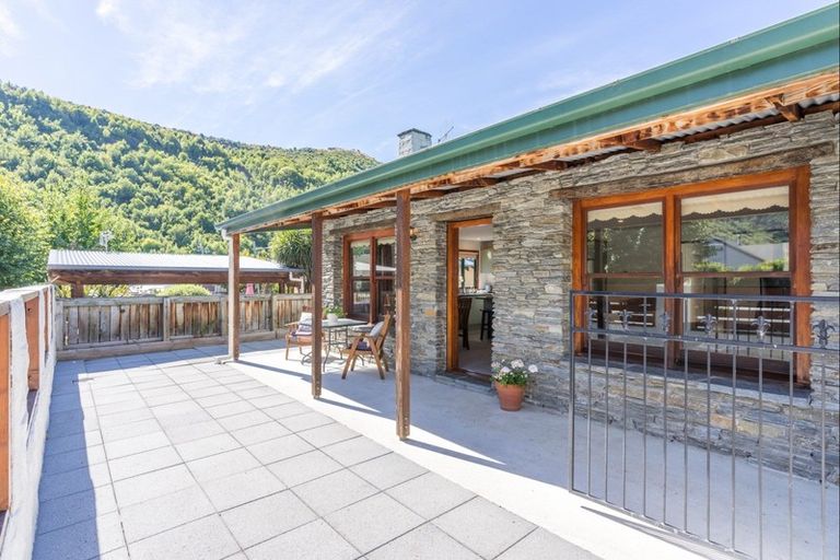 Photo of property in 24 Cornwall Street, Arrowtown, 9302