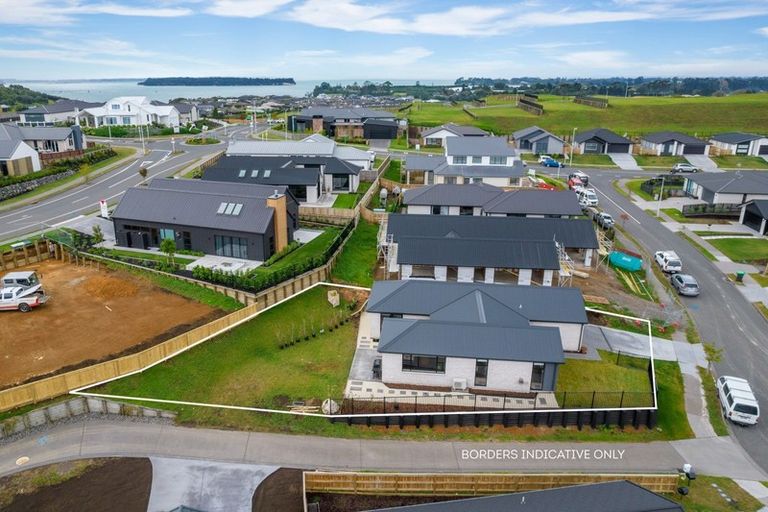 Photo of property in 8 Anglers Way, Omokoroa, 3114