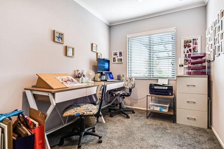 Photo of property in 4 Harrogate Place, Grandview Heights, Hamilton, 3200