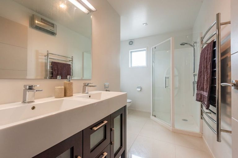 Photo of property in 24 Mewburn Rise, Karori, Wellington, 6012