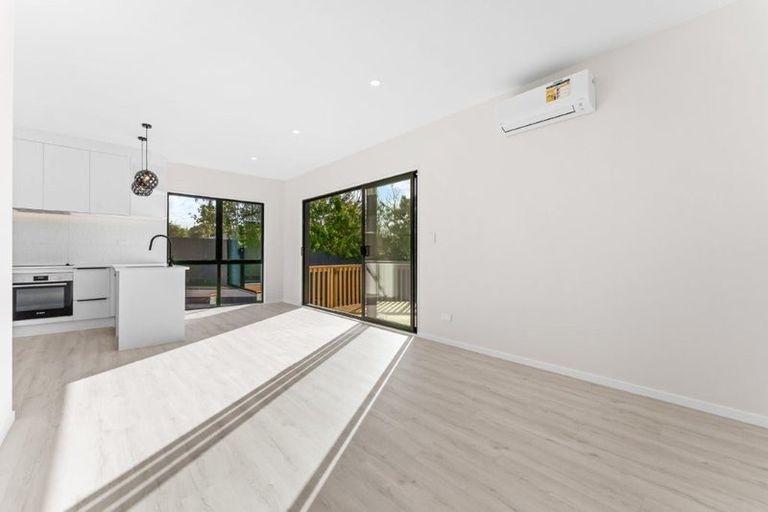 Photo of property in 19b Red Beach Road, Red Beach, 0932