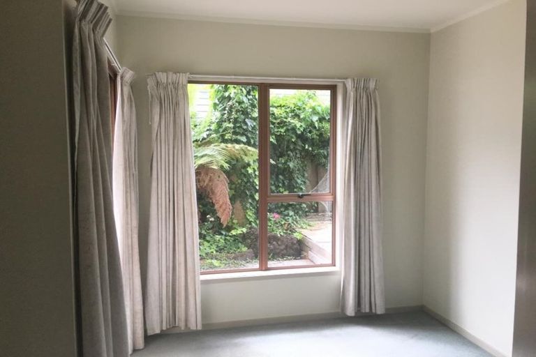 Photo of property in 106a Stanley Point Road, Stanley Point, Auckland, 0624