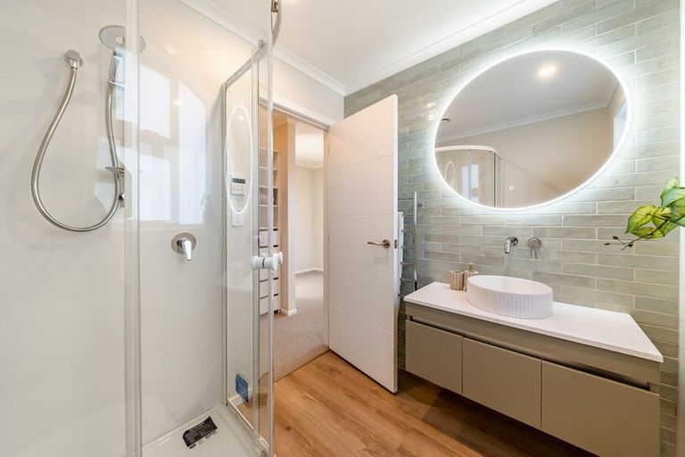 Photo of property in 70b Heretaunga Square, Silverstream, Upper Hutt, 5019