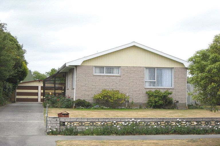 Photo of property in 8 Heathglen Avenue, Parklands, Christchurch, 8083