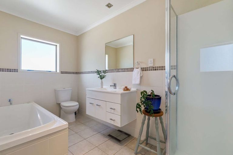 Photo of property in 34 Aitkenhead Court, Parakai, 0830