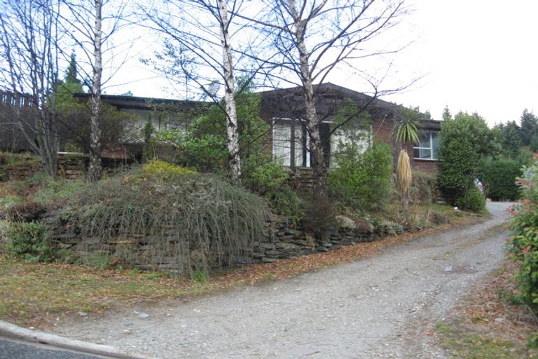 Photo of property in 12 Watts Road, Fernhill, Queenstown, 9300