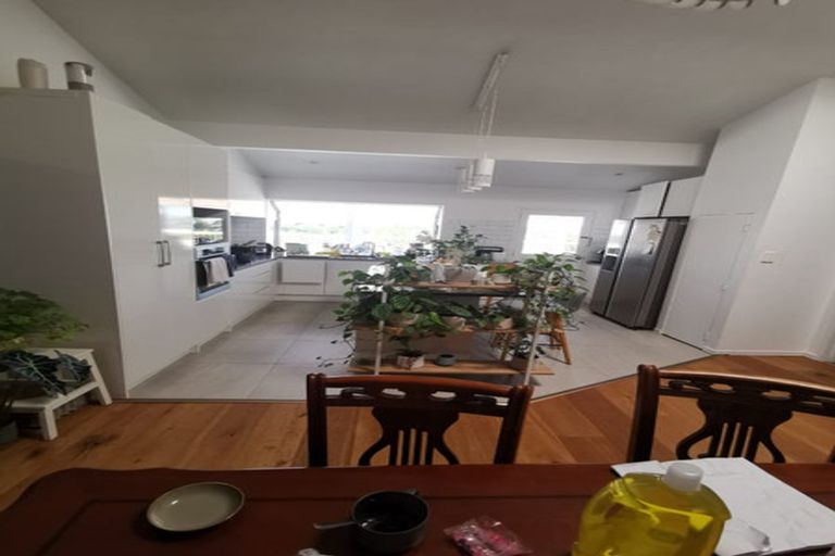 Photo of property in 52 Grenada Avenue, Forrest Hill, Auckland, 0620