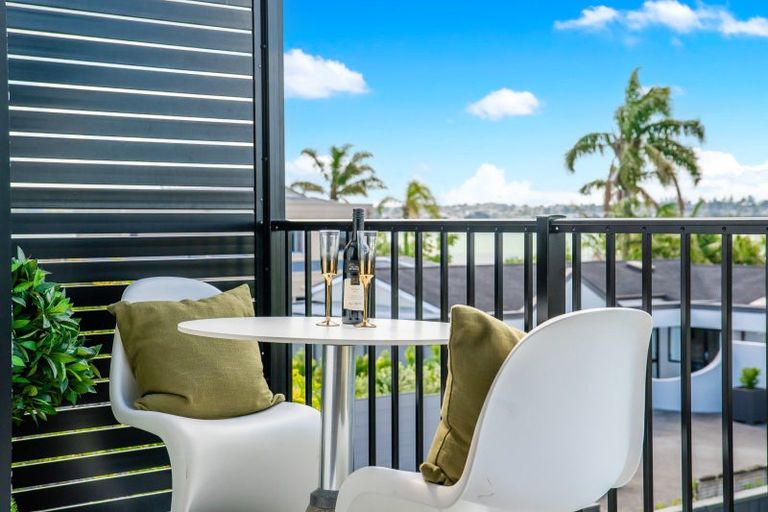 Photo of property in 114 Bramley Drive, Farm Cove, Auckland, 2012