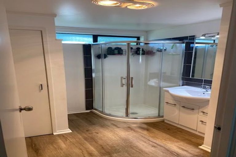 Photo of property in 2/14 Thalia Place, Totara Vale, Auckland, 0629